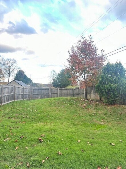 Building Photo - 112 NE Bellingham Dr