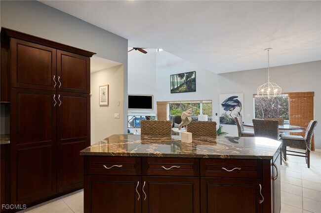 Building Photo - 1241 Junonia St