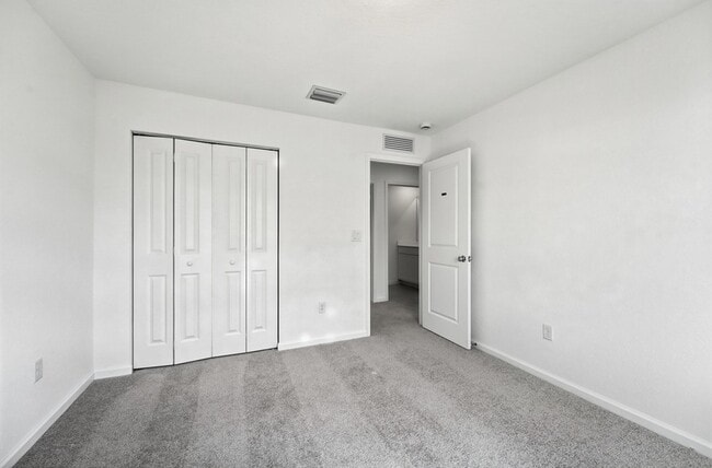 Building Photo - 10436 NW Suncrest Lp