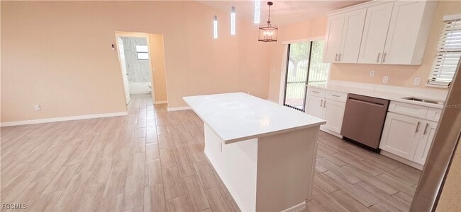 Building Photo - 930 SW 34th St