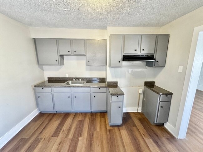 Building Photo - 2071 Hubert Ave