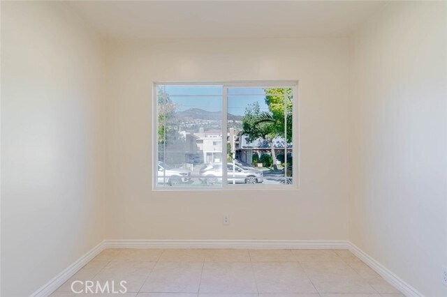 Building Photo - 320 E Dryden St