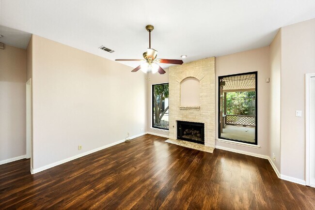 Building Photo - Spacious Cul De Sac Location Surrounded by...