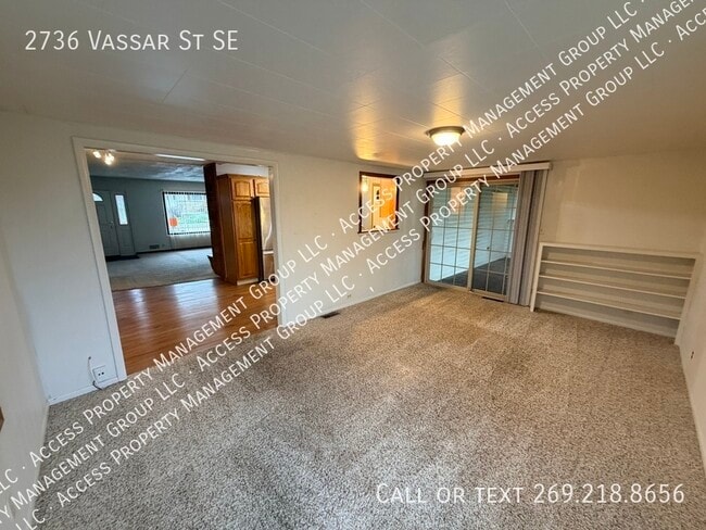 Building Photo - 2736 Vassar Dr SE
