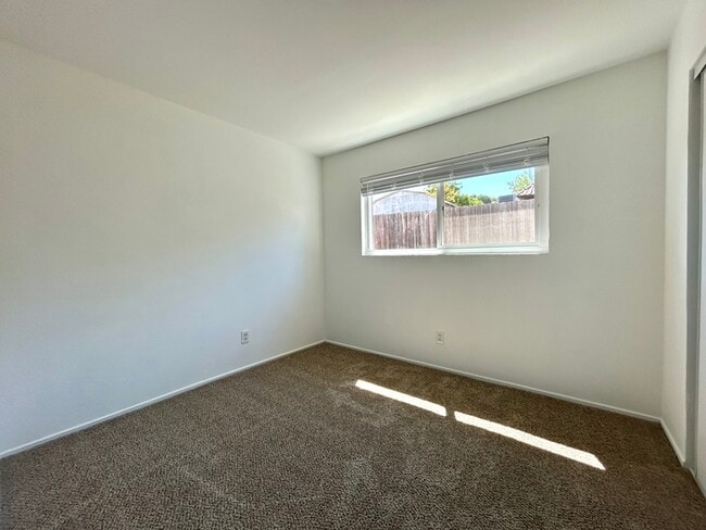 Building Photo - Beautiful 3 bedroom 2 Bathroom For Rent in...