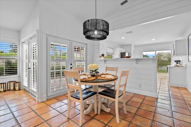 Building Photo - 2542 Bedford Mews Dr