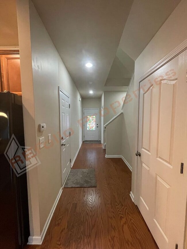 Building Photo - Beautiful 3-bedroom, 2.5-bath townhome