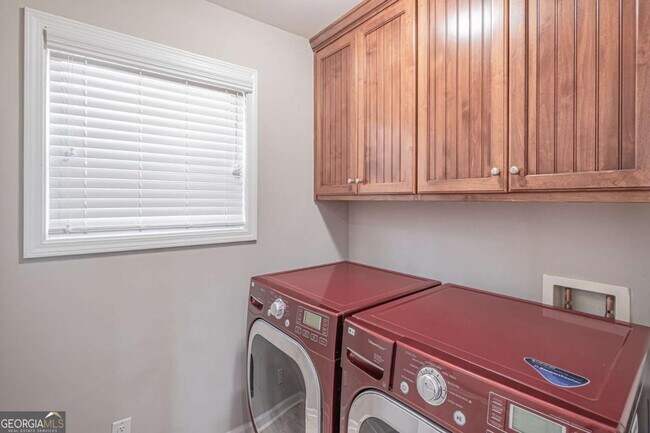 Building Photo - 5660 Crest Hill Dr NE