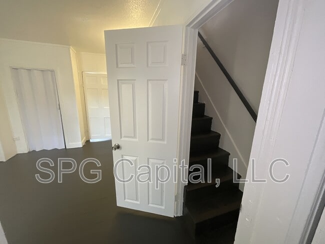 Building Photo - 208 Liberty Ct