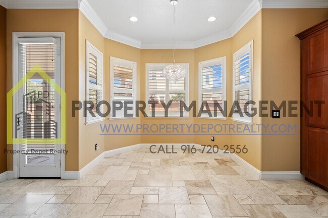 Building Photo - Stunning Custom 5-Bedroom, 3-Bath Home in ...
