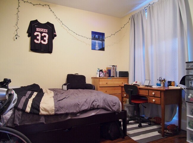 Building Photo - 1579 Tremont St