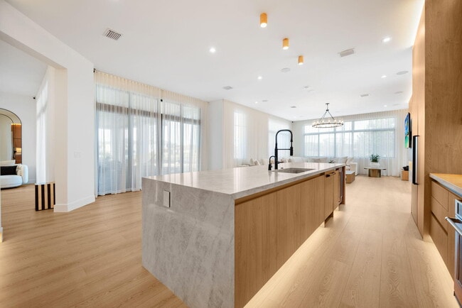 Building Photo - 5735 SW 104th Terrace