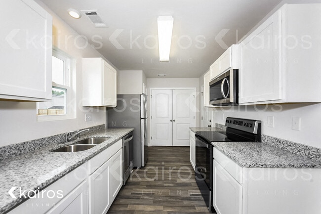 Building Photo - 826 Vistamount Path