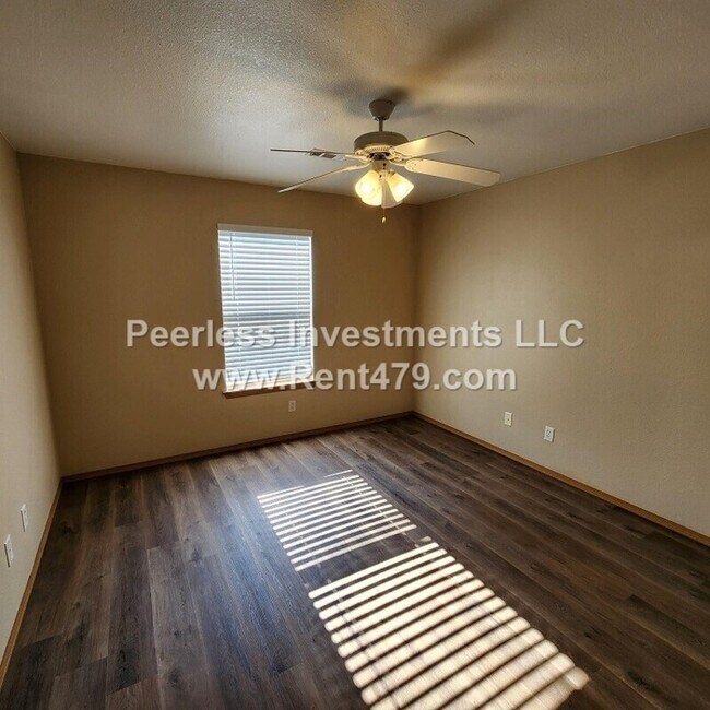 Building Photo - 844 Lariat St