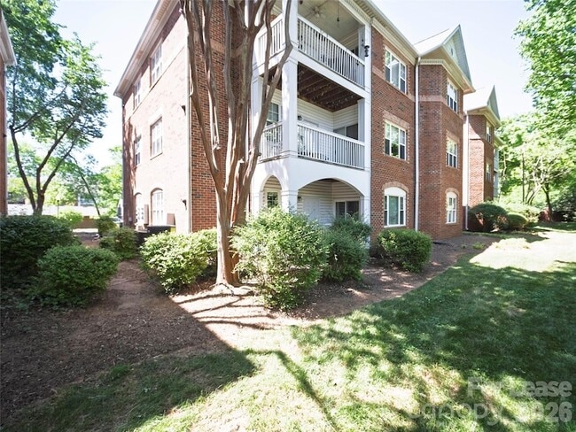 Building Photo - 5609 Fairview Rd