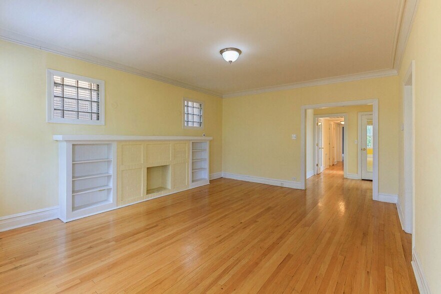 Building Photo - 4215 N Francisco Ave