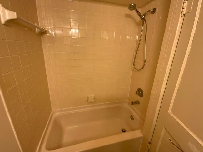 Building Photo - 1400 Bass Ave