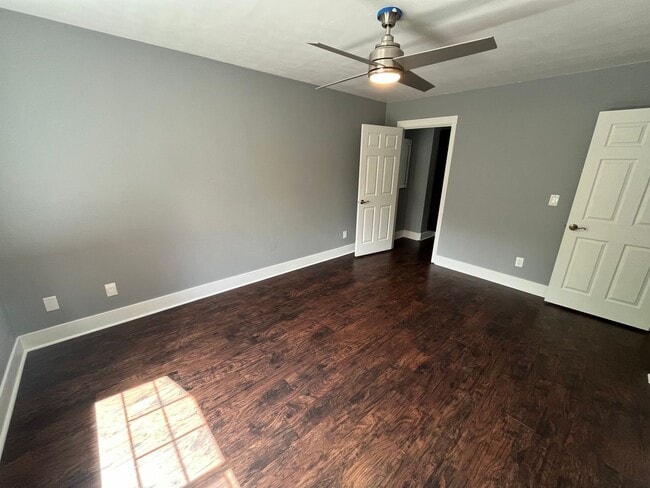 Building Photo - Beautiful 2 Bed/2.5 Bath Townhome on Bend'...