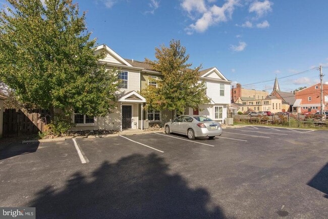 Primary Photo - 56 S Charlotte St