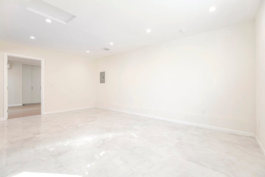 Building Photo - 7209 Dos Rios Dr