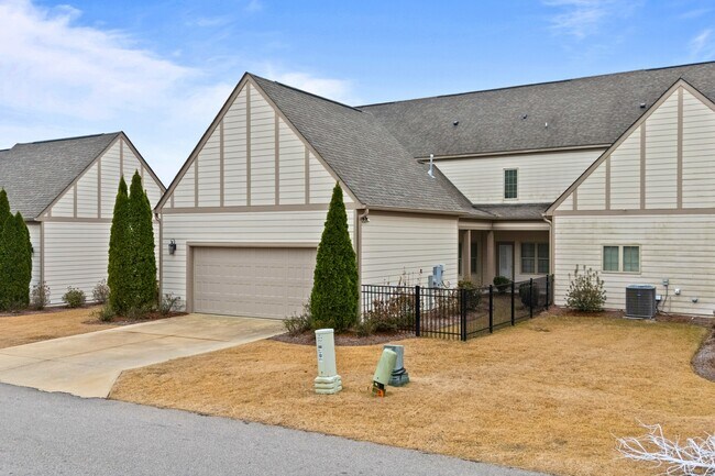 Building Photo - 2272 Pam Cir