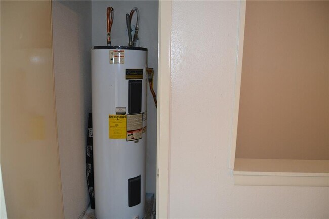 Building Photo - 2021 Spenwick Dr