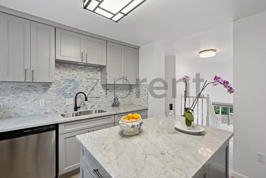 Building Photo - 2204 E 24th St