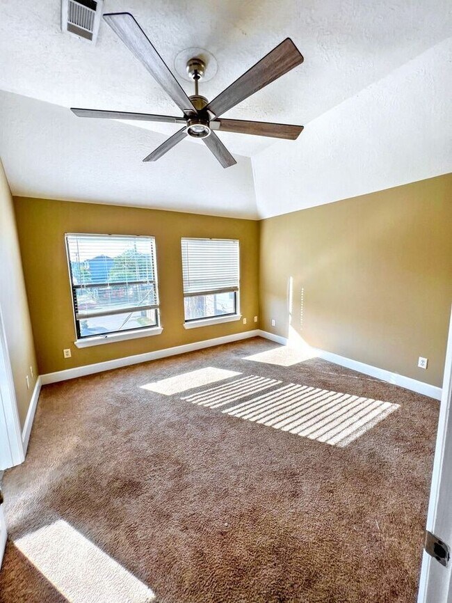 Building Photo - Welcome to your new house!