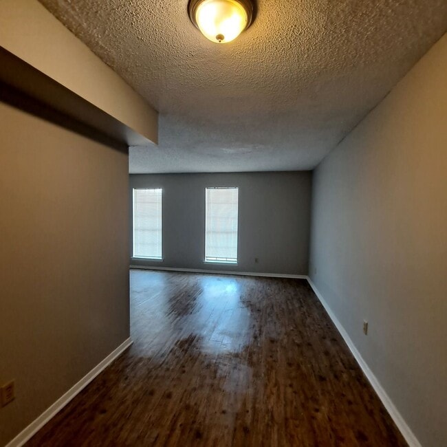 Building Photo - Welcome to 5252 Scottsdale!