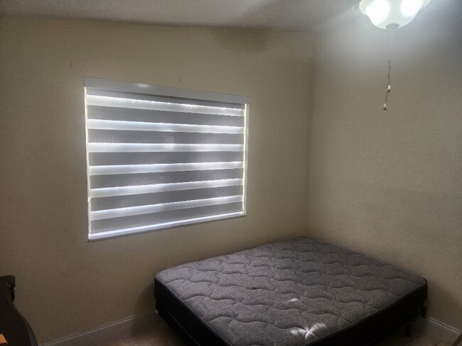 Building Photo - 10740 SW 142nd Ave