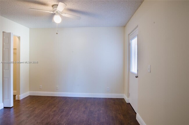 Building Photo - 9855 Westview Dr