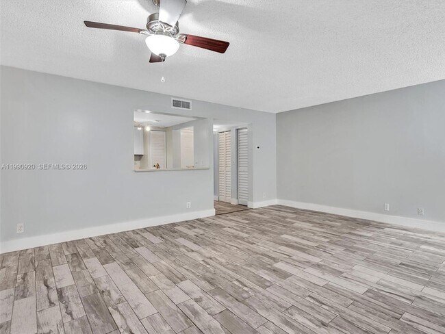 Building Photo - 9777 Westview Dr