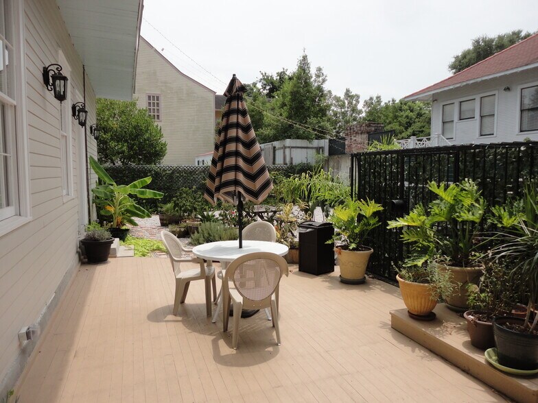 Common area - 1544 Camp St