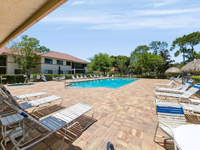Building Photo - ** COACH HOMES @ BERKSHIRE LAKES ** 2 BED / 2 BATH - 1ST FLOOR CONDO - GARAGE - ANNUAL RENTAL