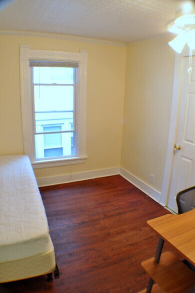 Building Photo - 303 Lexington Ave