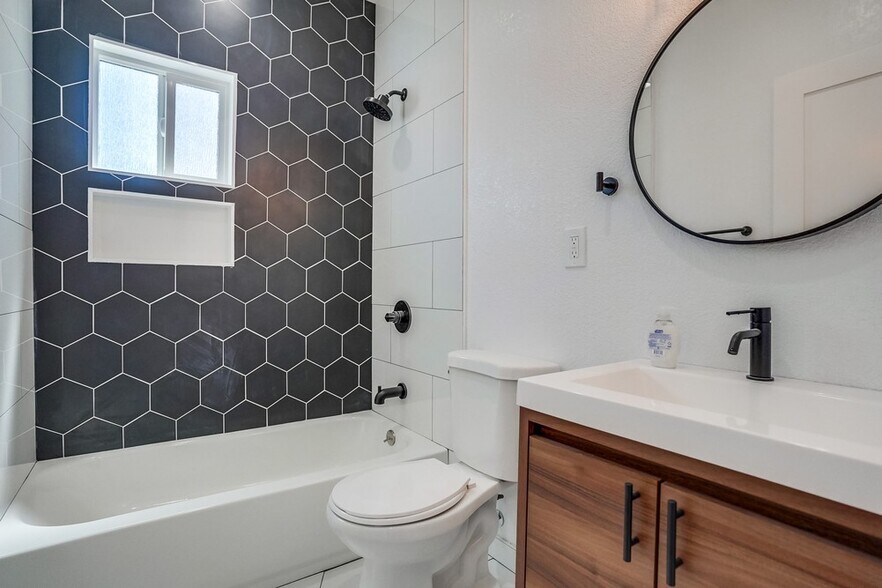 Building Photo - 2708 Cincinnati St