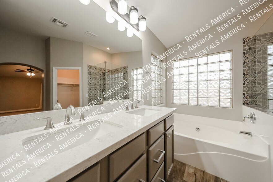 Building Photo - 2305 E Cherry Hills Pl