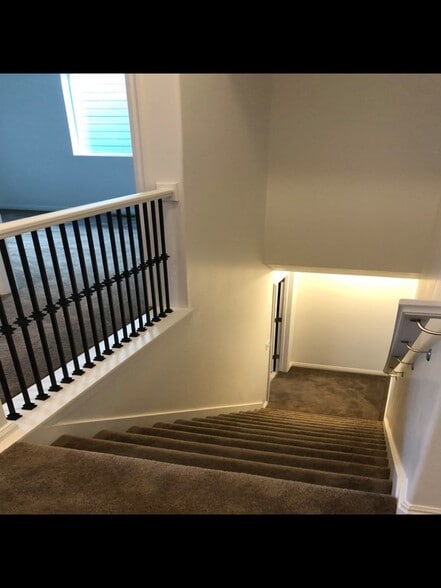 Building Photo - 149 E 460 N