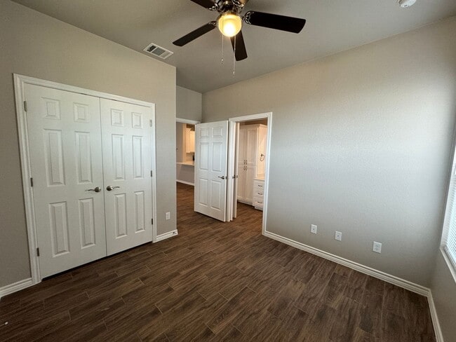 Building Photo - 5403 Rose Gdn Lp