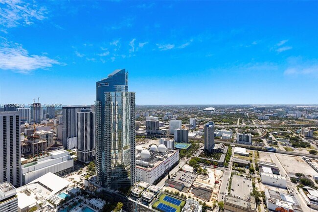 Building Photo - 1000 Biscayne Blvd