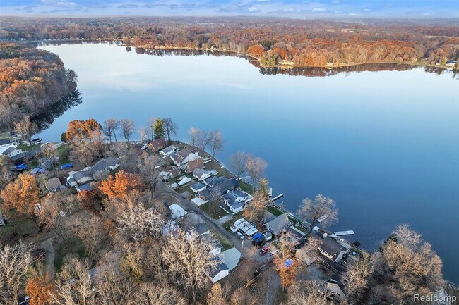 Building Photo - 8165 Leonard Dr