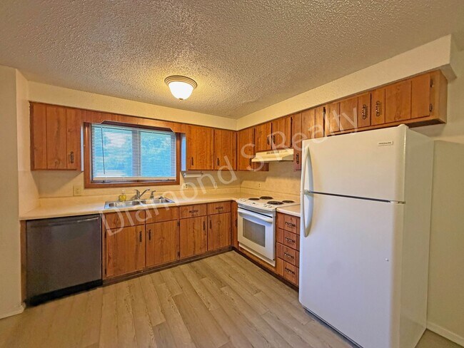 Building Photo - 2335 W Farm Rd 164