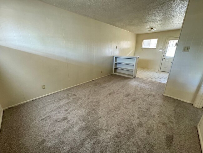 Building Photo - 808 Safady Ave