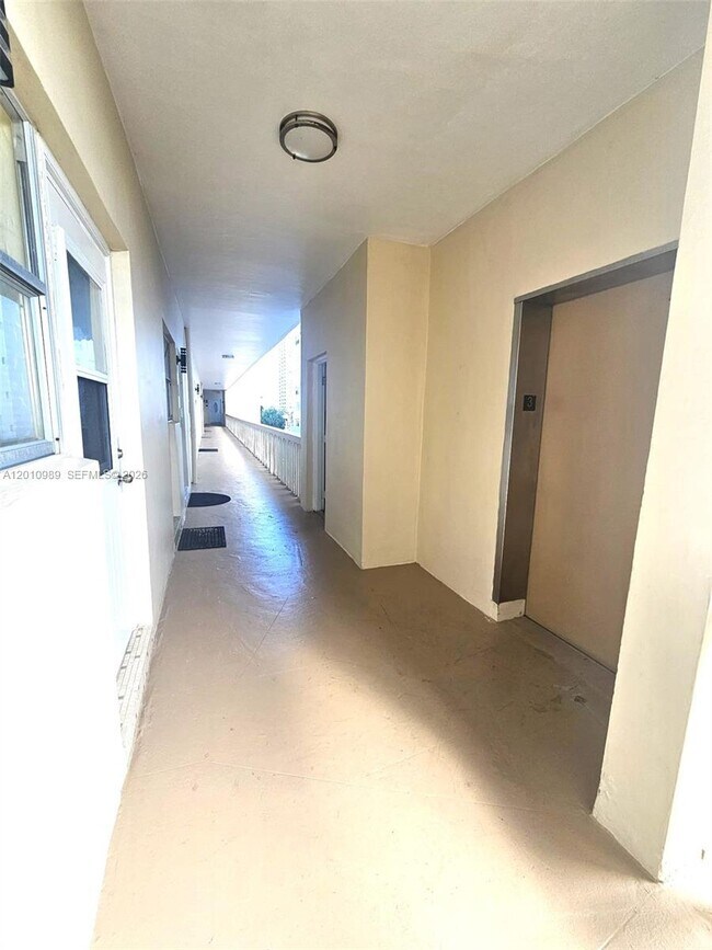 Building Photo - 2097 S Ocean Dr