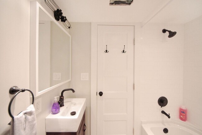 Building Photo - 3215 11th St NW