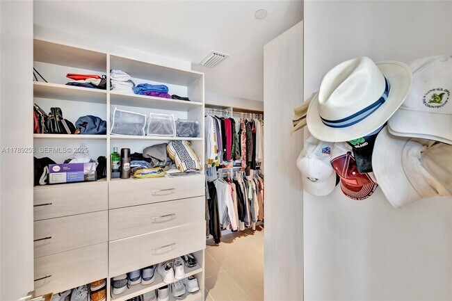 Building Photo - 612 Bayshore Dr