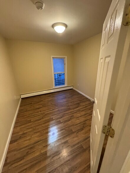 Building Photo - 39 Silver St