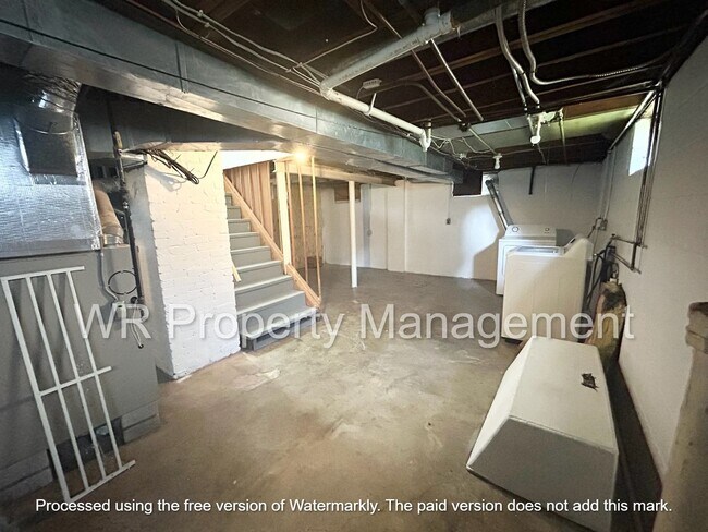 Building Photo - 3 bed 1 bath home for rent