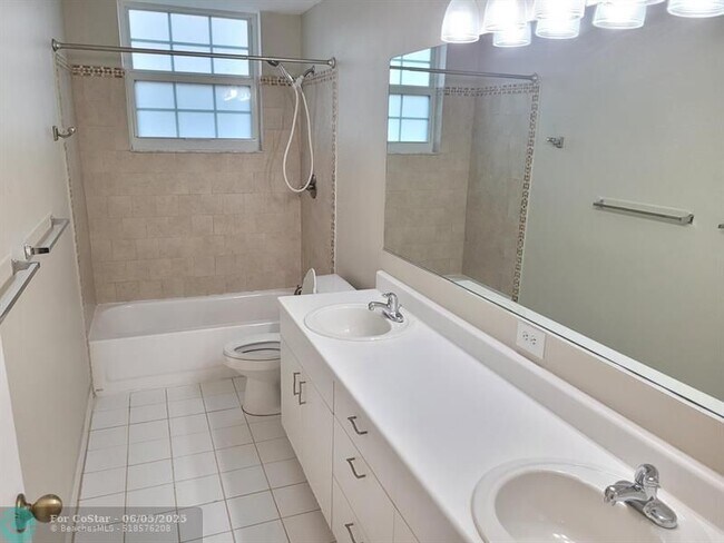 Building Photo - 1412 Barcelona Way