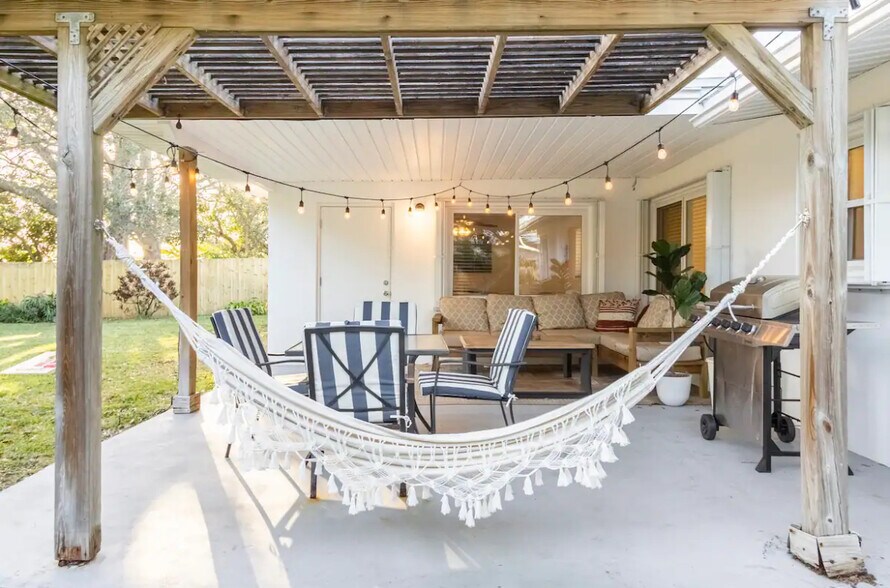 Building Photo - 1447 Caribbean Dr